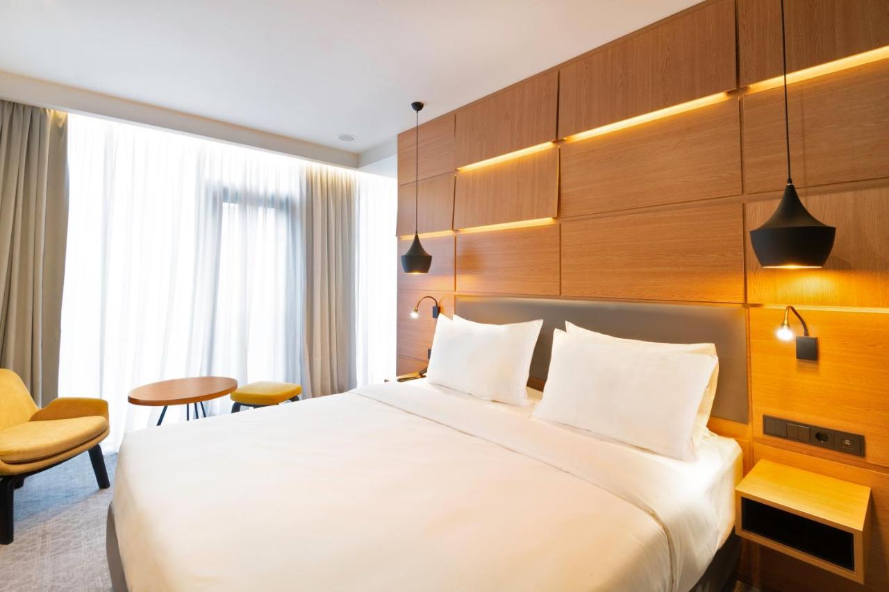 Holiday Inn Yerevan - Republic Square By Ihg Exterior photo