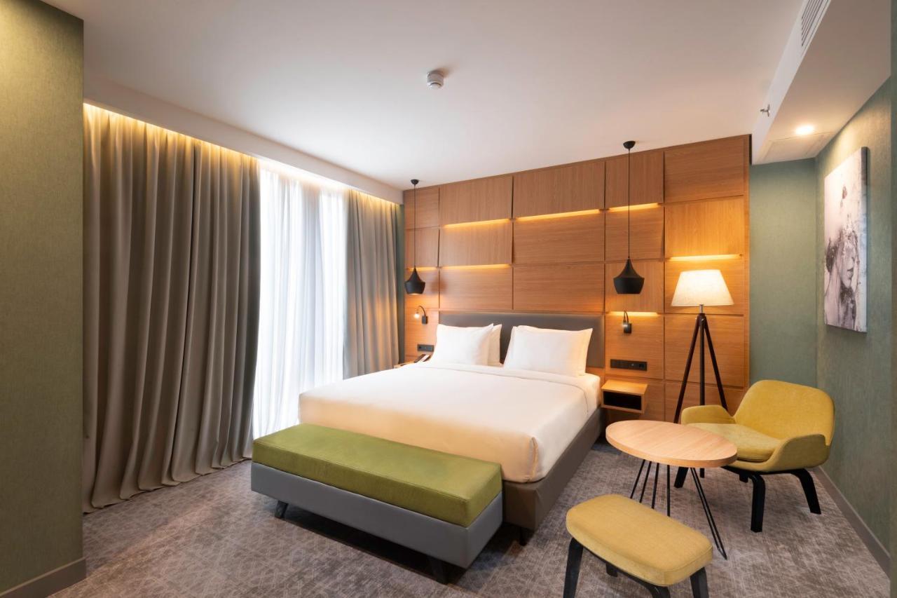 Holiday Inn Yerevan - Republic Square By Ihg Exterior photo