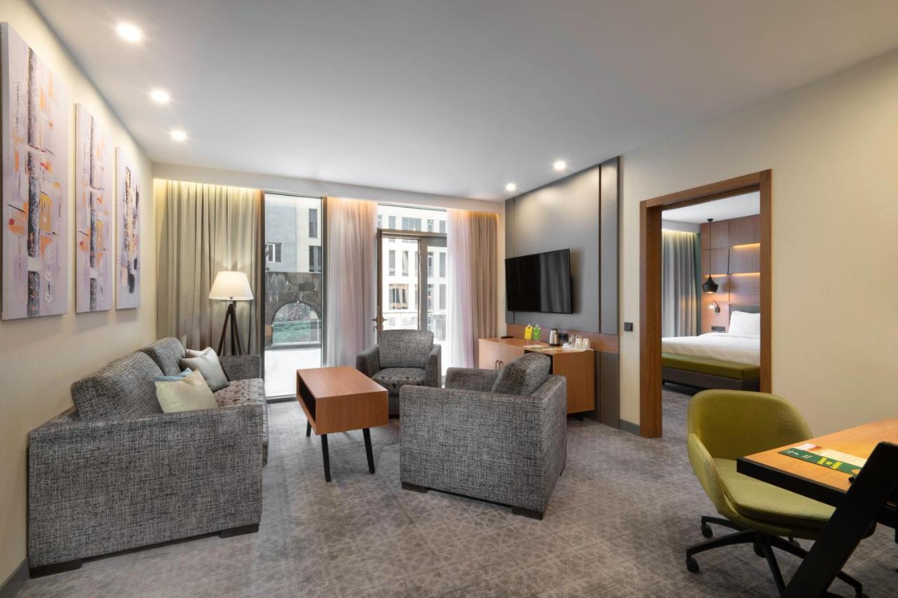 Holiday Inn Yerevan - Republic Square By Ihg Exterior photo